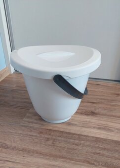 Kyblík na pleny s víkem Luma - 2