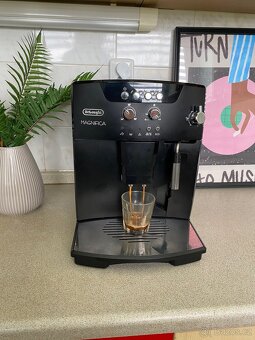 Delonghi Magnifica ESAM 04.110 B + návod - 2