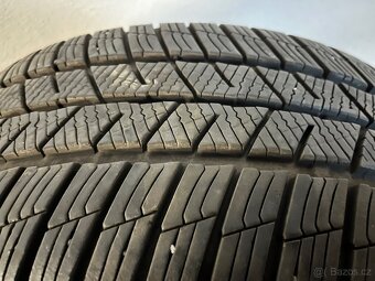 225/45 R19 Barum zimní 90% - 2