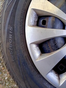 Pneu 185/60 R15 - 2