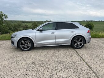 Audi Q8,75000 km,perketní stav - 2