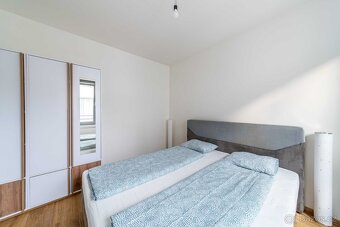 Pokoj s trvalým pobytem — Praha 5, Hlaváčkova 1334/19 - 2