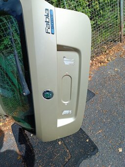 Skoda Fabia 2 combi facelift -  páté dveře, víko kufru - 2