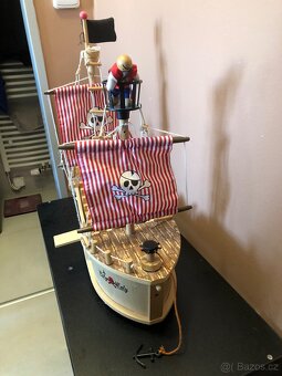 Dřevěná loď hračka s figurkami - 2