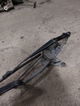 Táhla stěračů s motůrkem passat b6 - 2