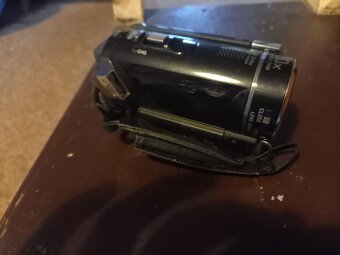 Sony HDR-CX 210E - 2