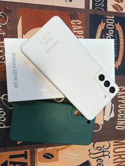 Samsung Galaxy S21 FE 5G - 2