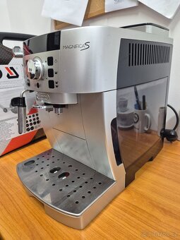 Automatický kávovar Delonghi - 2