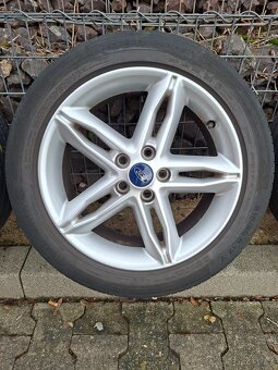 Alu kola 17" orig Ford + sada matek - 2