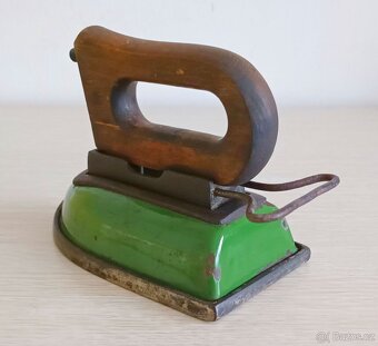 starožitná žehlička - 2