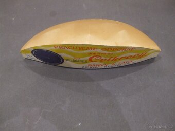 Stará papírová čepice. - 2