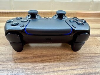 Dualsense ovladač na PS5 - Midnight Black - prodáno - 2