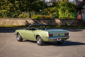 Ford Mustang Convertible - 2