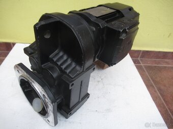 SEW-NOVÁ čelní elektropřevodovka 400V.0,12kw.19ot.min. - 2