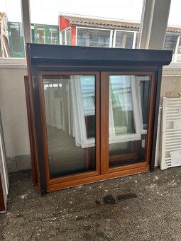 KRÁSNÉ PLASTOVÉ OKNA ZLATÝ DUB VČ.ROLET LOMAX 147x146-PLZEŇ - 2