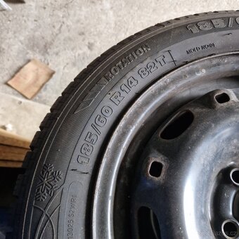 Plechove disky skoda fabia se zimnima pneu 185/60r14 - 2