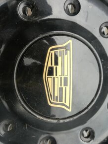 Středový kryt kola na Cadillac, prumer 16 cm - 2