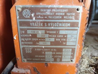 Střešní a okenní vrátek s výložníkem SVK 250 - 2