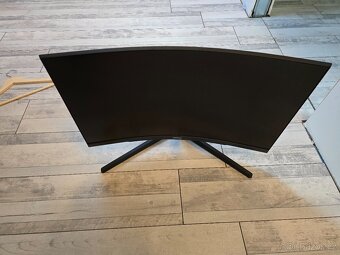 27" Samsung Odyssey G55A herní zahnutý monitor - 2