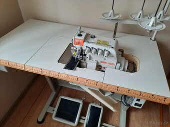 Průmyslový čtyřnitný overlock Siruba 447L - 2