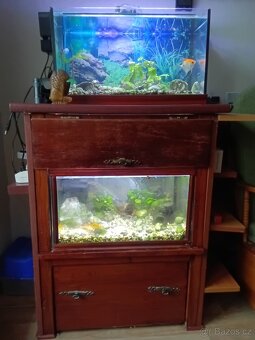 2 x akvárium se skříňkou včetně příslušenství - 2