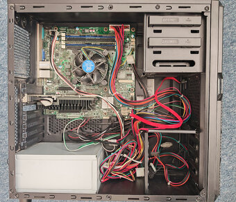 PC skříň ZALMAN / 16GB / Xeon CPU E3-1231 - 2