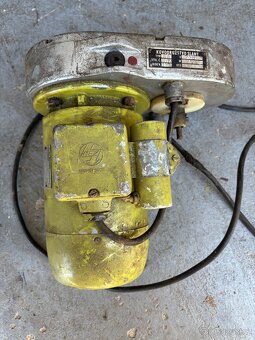 Strojek na strihani ovci Kovodruzstvo Slany - 2