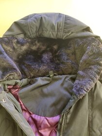 VEL. M Dámský černý delší prošívaný kabát - 2