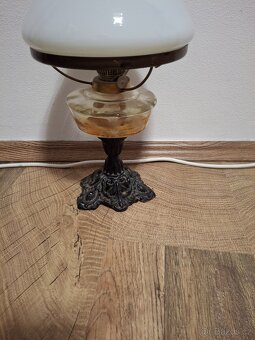 Starší petrolejová lampa - 2