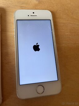 Balicek Iphonů, SE16gb, 2x8 64gb - 2