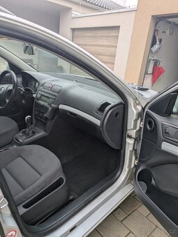 Škoda Octavia combi, šedá metal - 2