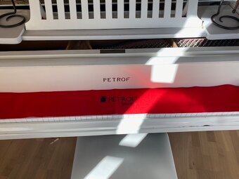 Krátké klavírní křídlo bílé - 2