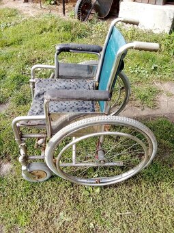 Staré invalidní křeslo - 2