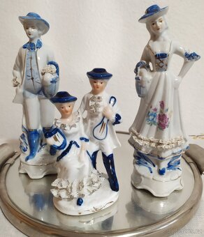 Nabízím tři porcelánové figurální sošky- Dáma s pánem - - 2
