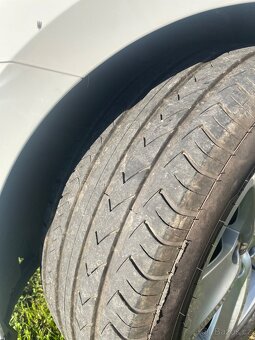 Letní pneu— 235/55 R17 103W - 7mm, DOT 01/22 - 2