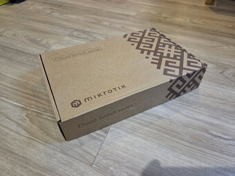 Nepoužitý Mikrotik CSS610-8G-2S+IN - 2
