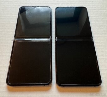 2x Samsung Galaxy Z Flip 4 na náhradní díly - 2