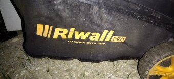 Sekáčku Riwall benzín / pojezd ,mulčuje. - 2