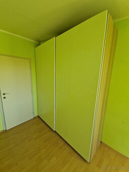 Šatní skříň Ikea Pax s posuvnými dveřmi - 2