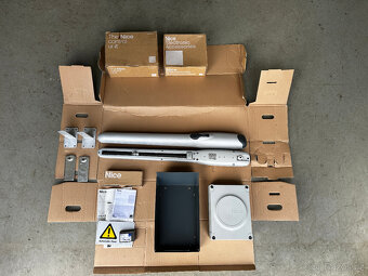 El. pohony dvoukřídlé brány do 7 m - 2