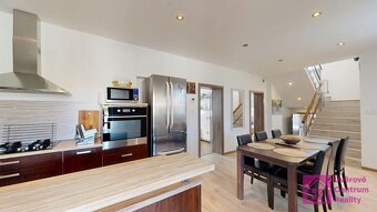 Prodej rodinného domu 151 m², zahrada, bazén, pergola, Rohat - 2