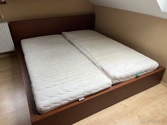 Manželská postel MALM 200x180 cm + rošty, matrace, stolky - 2