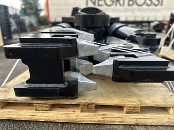 Demoliční nůžky Hardy 2070kg pro 18-30t bagr - 2