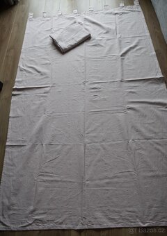 Dva světle růžové závěsy - 2