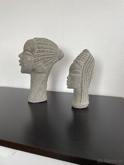 Kamenné busty v africkém stylu – sada 2 ks - 2