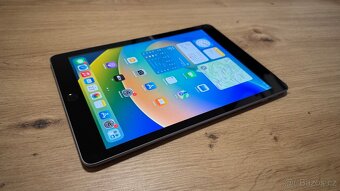 Apple iPad 6 32GB, WiFi + SIM, baterie 96%, 1990Kč - 2