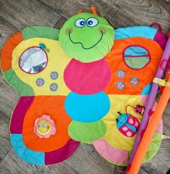 HRACÍ DEKA MOTÝLEK S HRAZDOU - 2