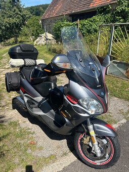 SCUTR piaggio evolve 500 e - 2