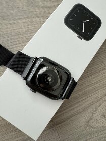 Apple Watch 5 44mm černé - 2