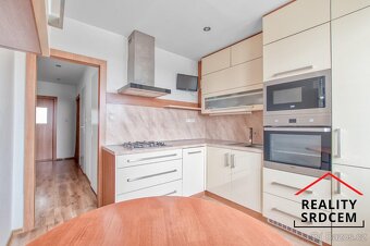 Pronájem zařízeného bytu 3+1 s lodžií, 77 m2, ul. U Kapličky - 2